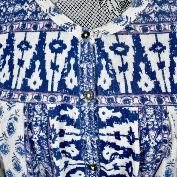 Blue and White Top Size L - Picture 4 of 6